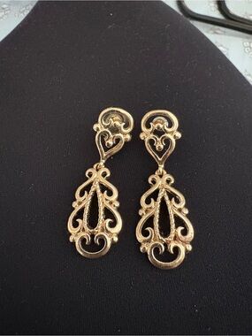 Gold Filigree Drop Earrings - Elegant Women’s Jewelry